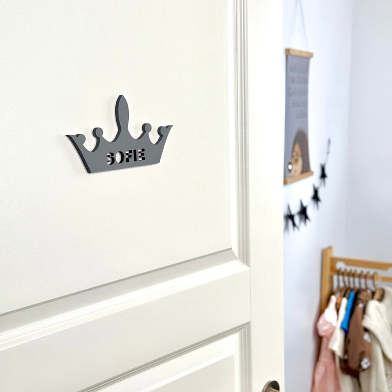 Crown watch – colored