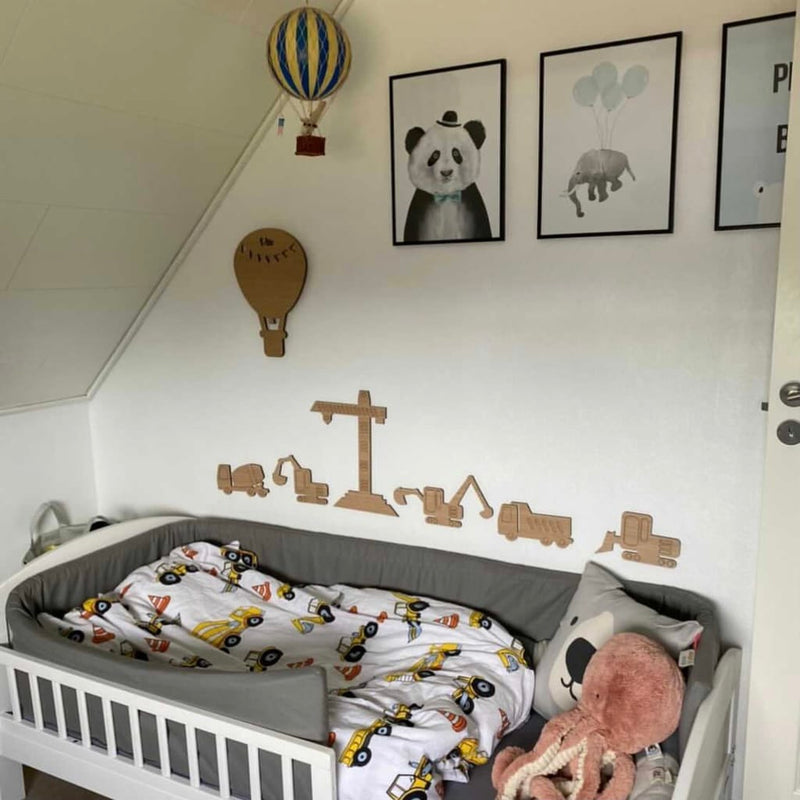 Kran, huse og lampe i egetræ