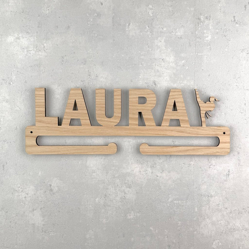 Medal hanger with karate figure and own name – girl