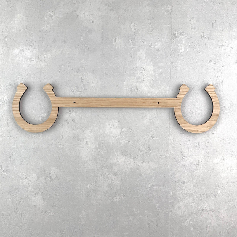 Rosette suspension with horseshoes at both ends