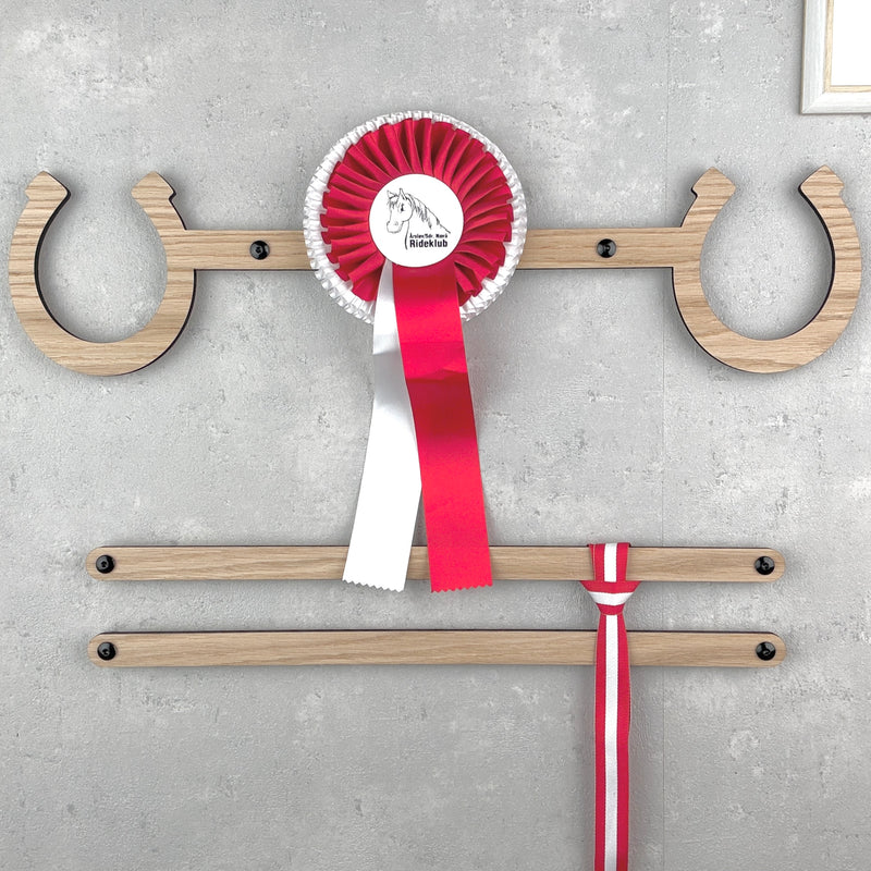 Rosette suspension with horseshoes at both ends