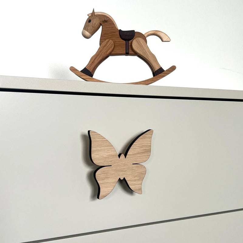 Sommerfugl håndtag på kommode - eg model