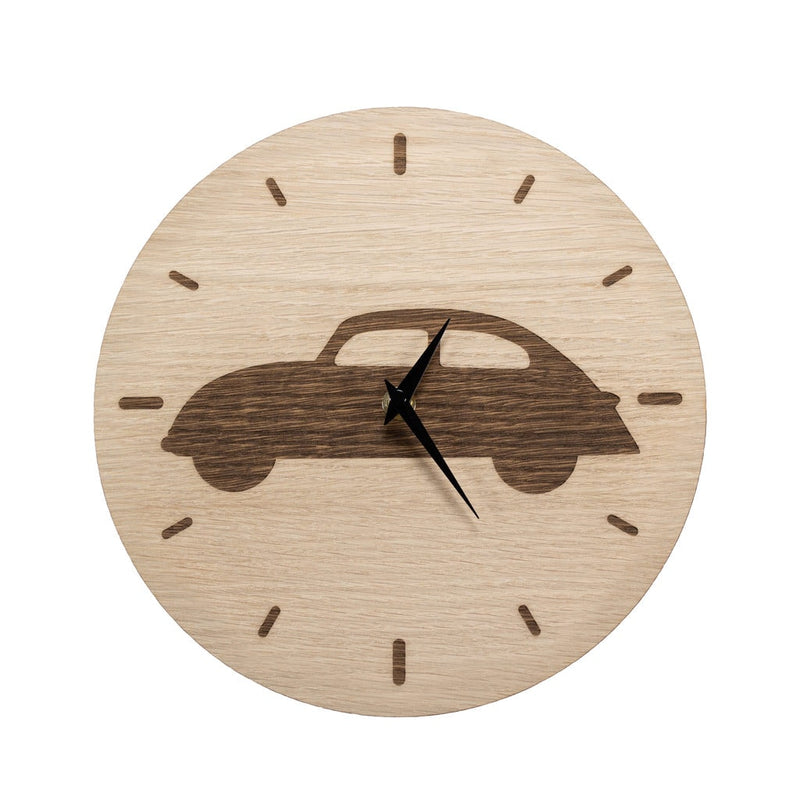 rundt vægur med bil på