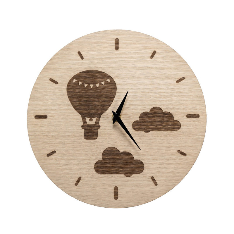 rundt vægur med luftballon